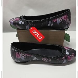 SOLD...Crocs Lina Luxe Studded Flats Women’s 8 Black Pink Floral Ballet Slip On